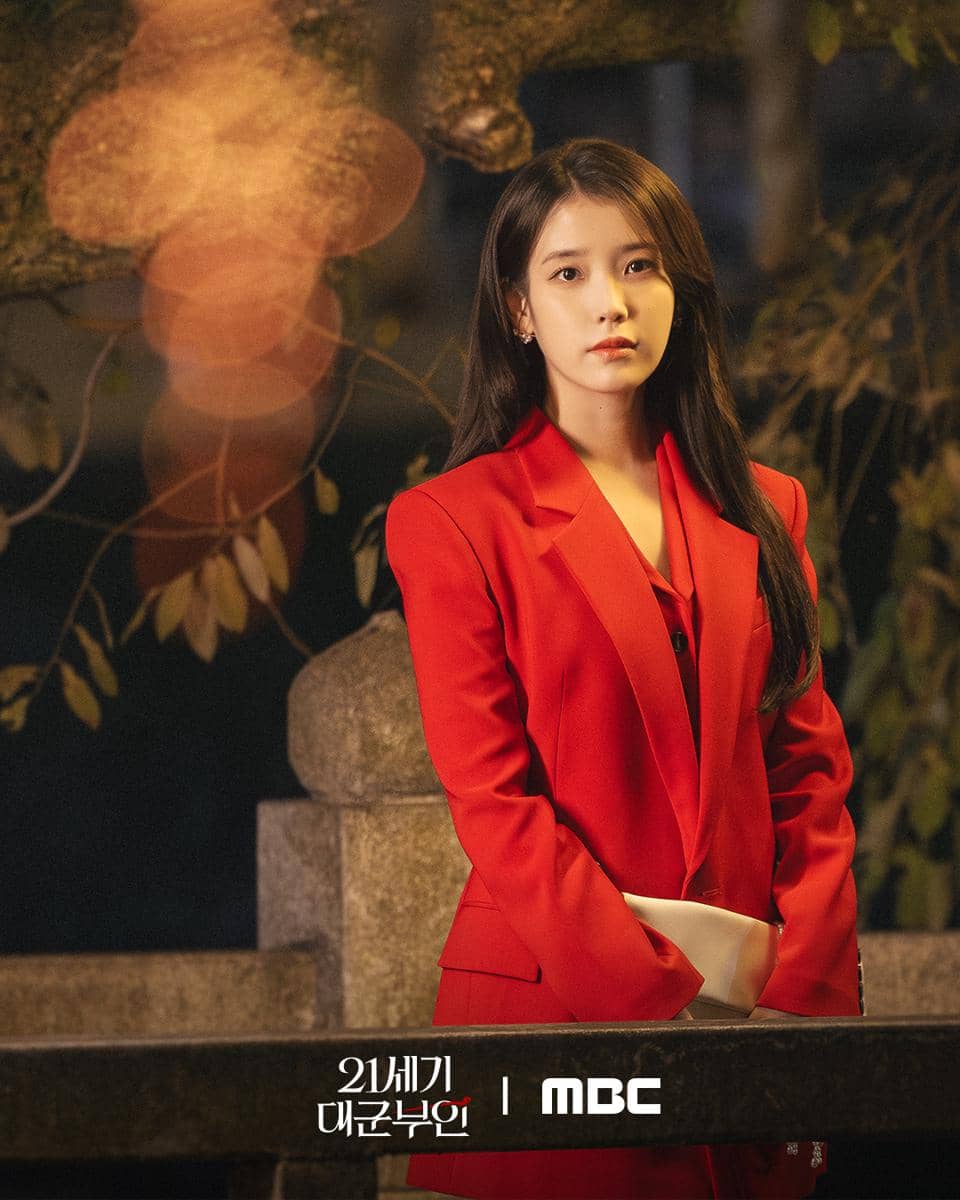 IU di Perfect Crown
