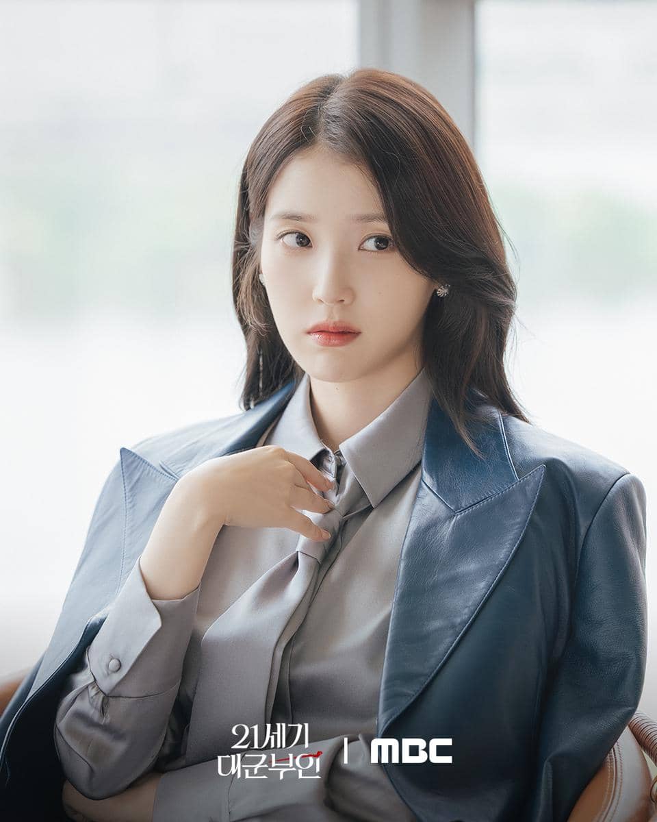 IU di Perfect Crown