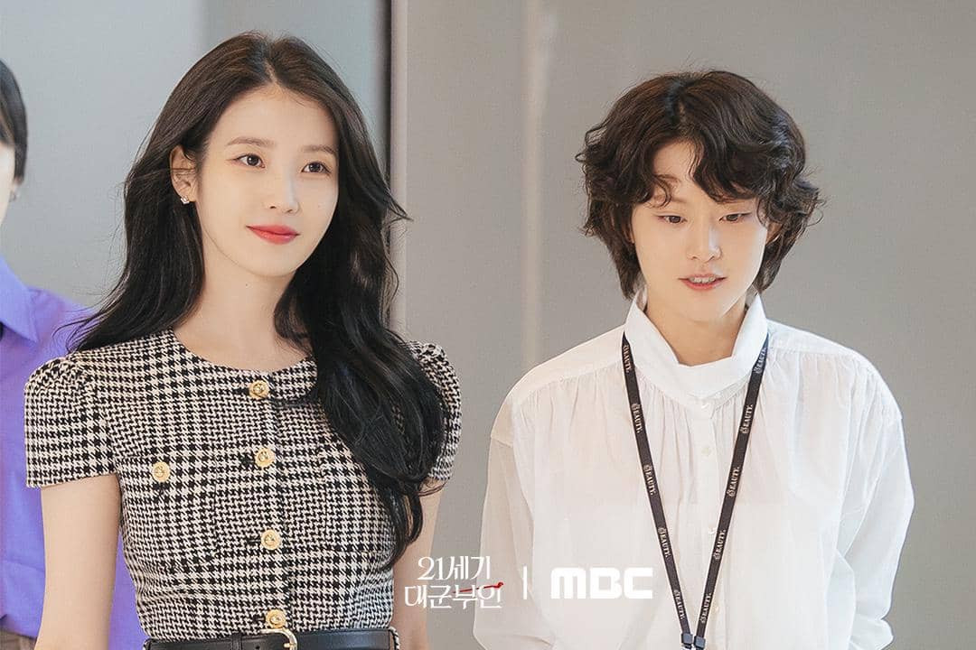 IU dan Lee Yeon di Perfect Crown