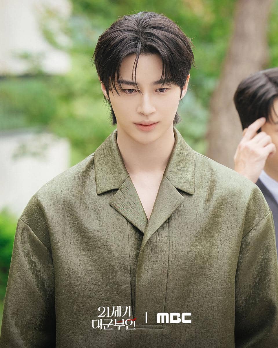 Byeon Woo Seok di Perfect Crown