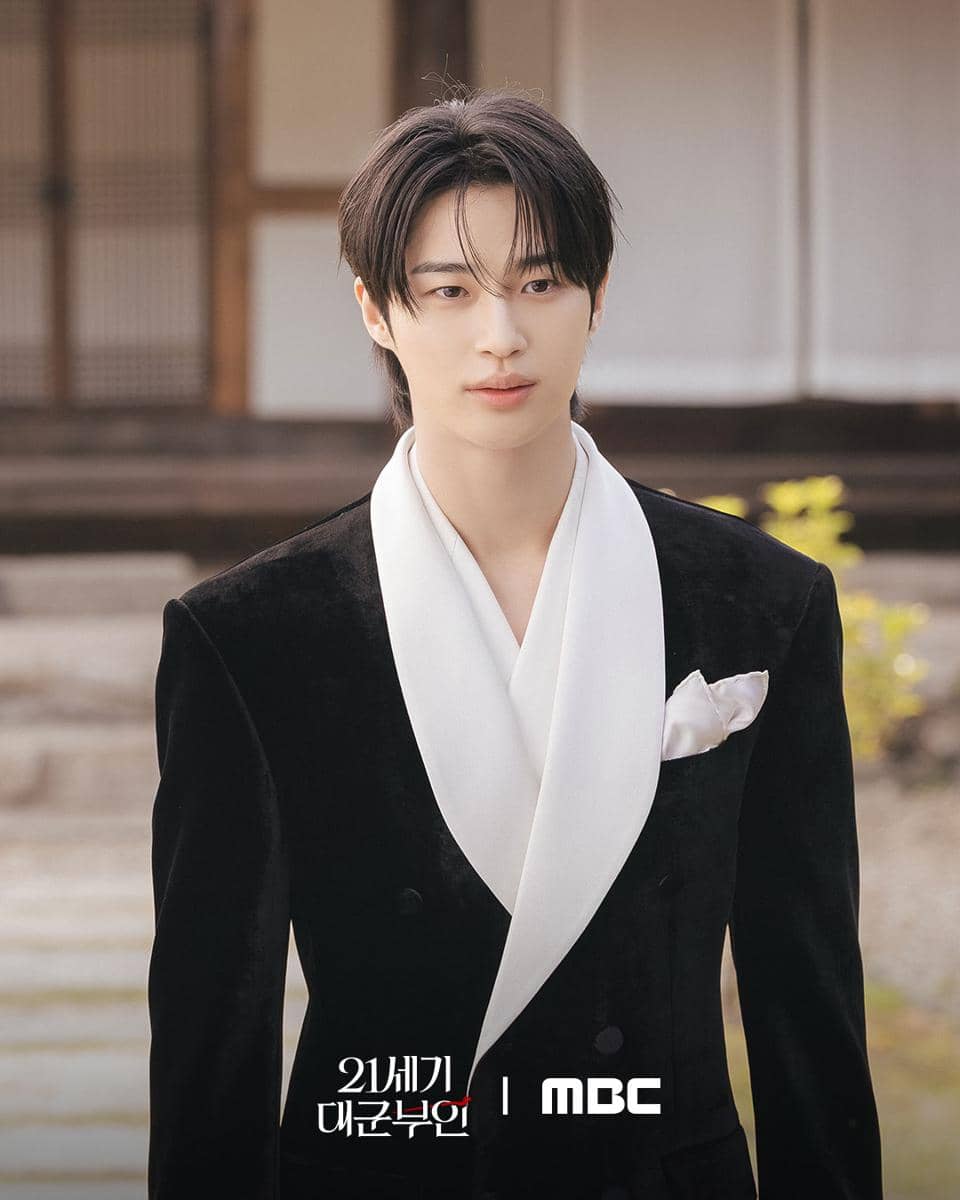 Byeon Woo Seok di Perfect Crown