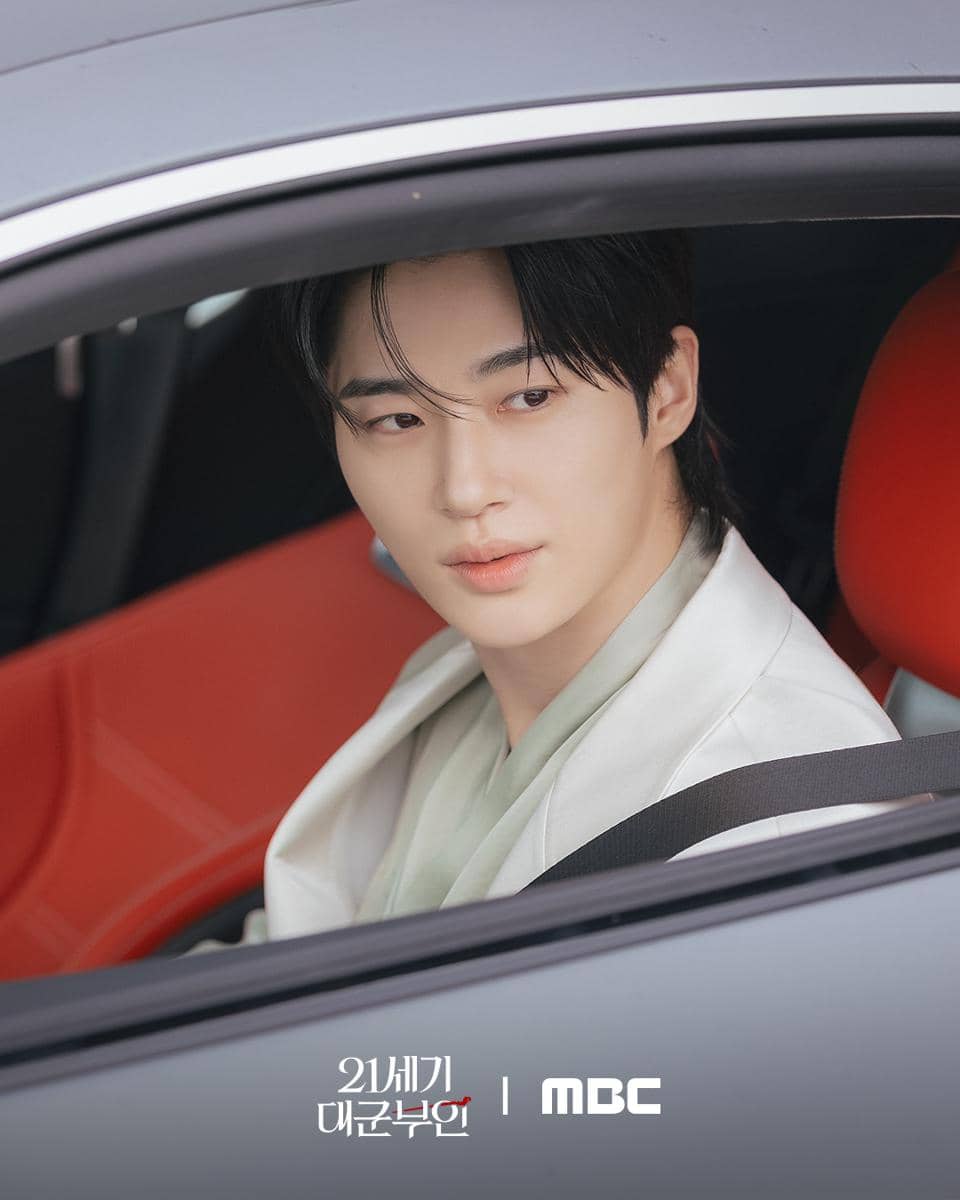 Byeon Woo Seok di Perfect Crown