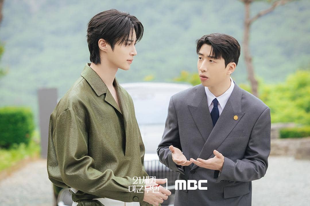 Byeon Woo Seok dan Yoo Su Bin di Perfect Crown