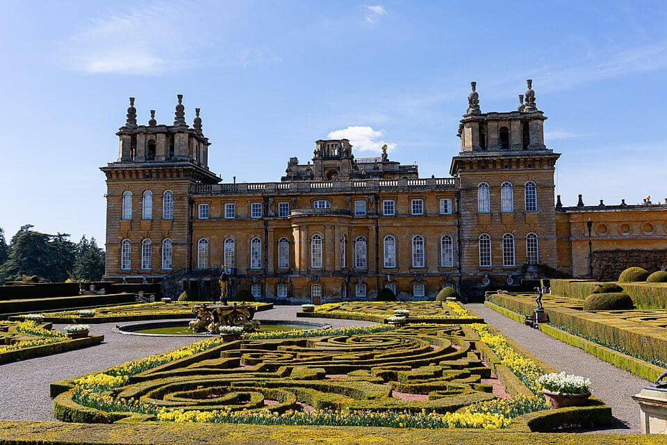 Istana Blenheim di Inggris