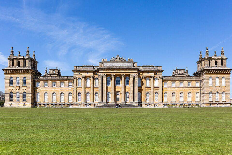 Istana Blenheim di Inggris