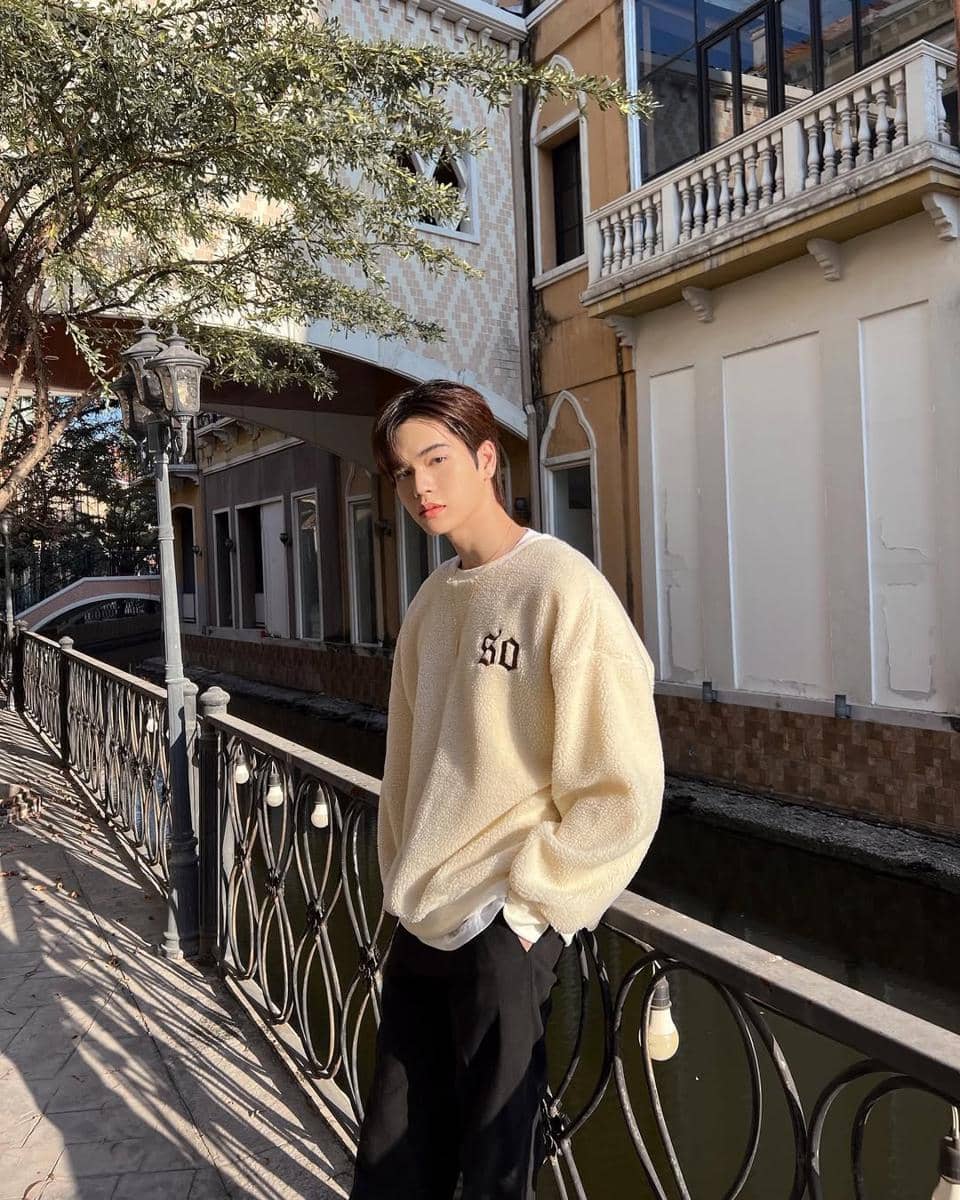 OOTD Traveling Kasual ala Mark Jiruntanin