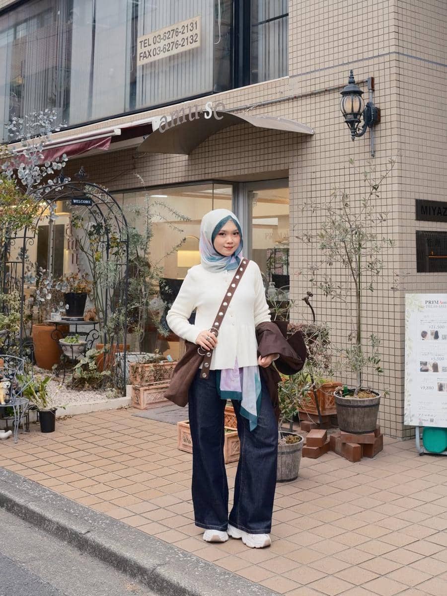 OOTD Sneakers ala Adhiva Amalia