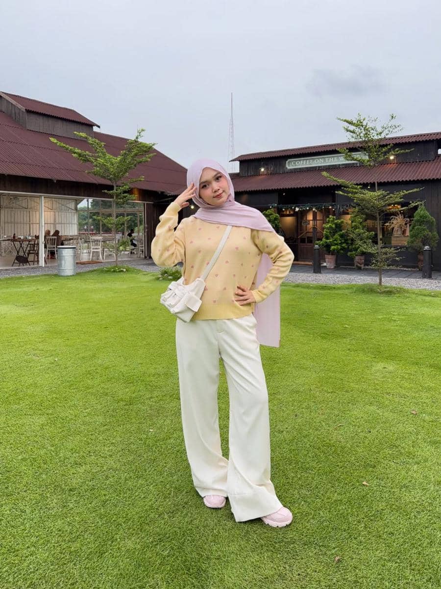 OOTD Nuansa Kuning ala Adhiva Amalia
