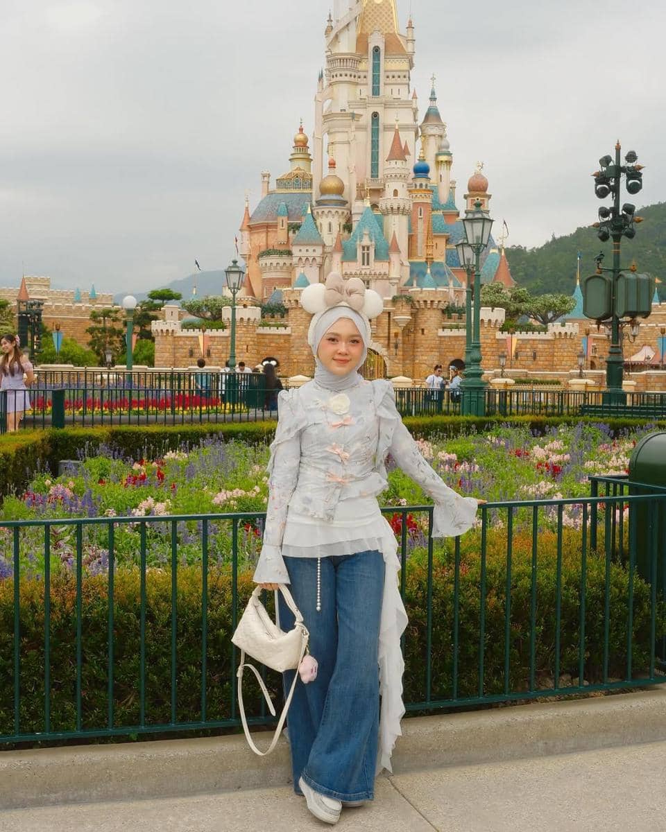 OOTD Sneakers ala Adhiva Amalia