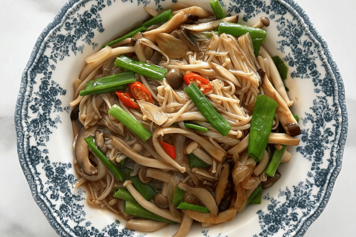 Resep Eongi Beoseot Bokkeum atau Jamur Enoki Tumis ala Korea