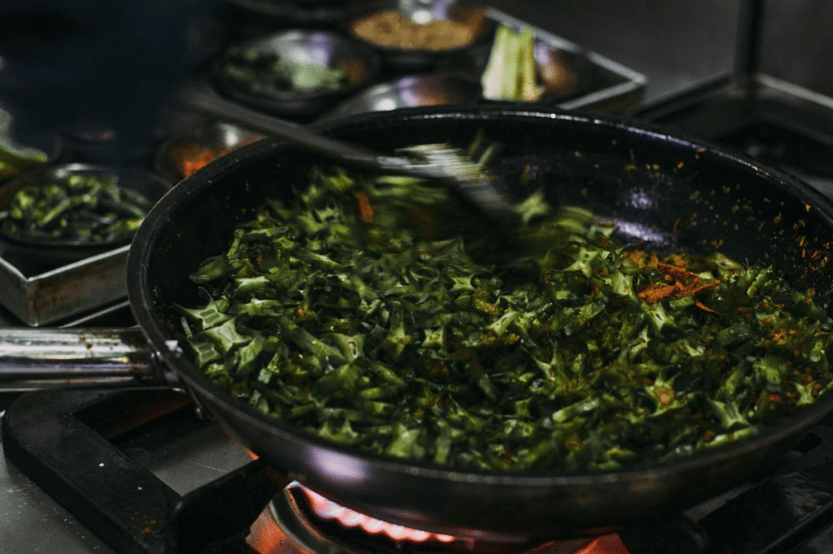 ilustrasi membuat miyeok julgi bokkeum