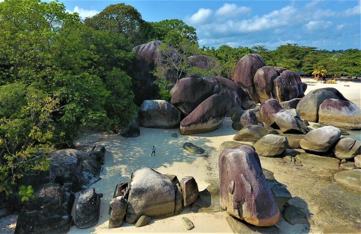 Potret Pantai Tanjung Tinggi di Pulau Belitung