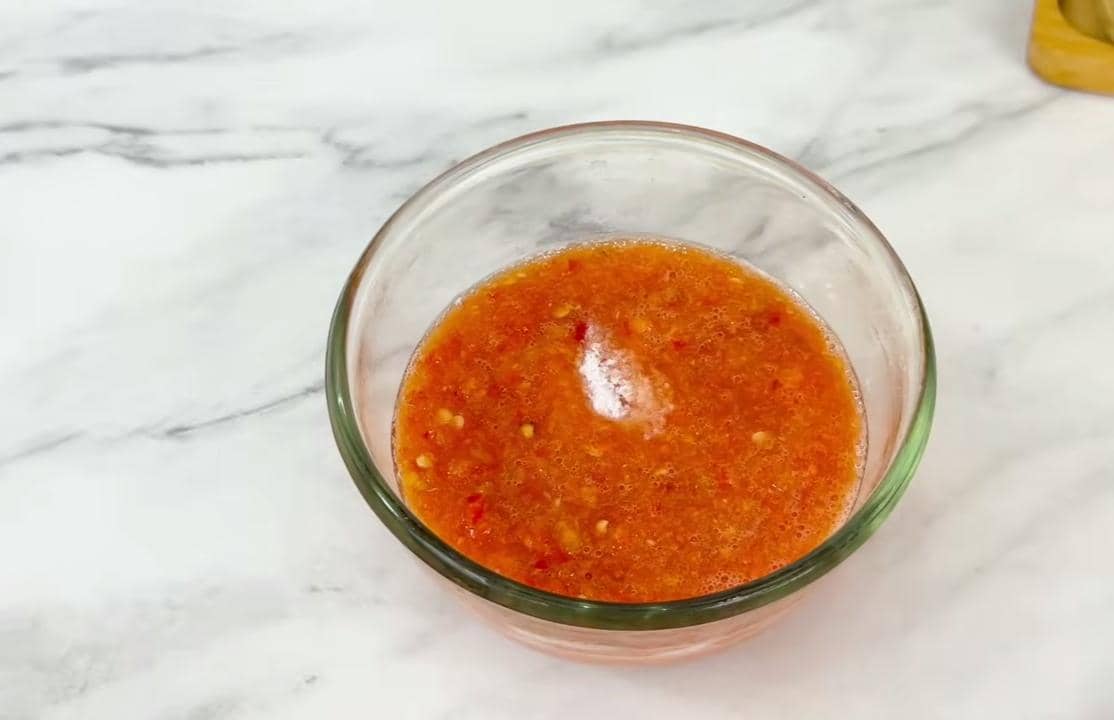 ilustrasi membuat sambal 