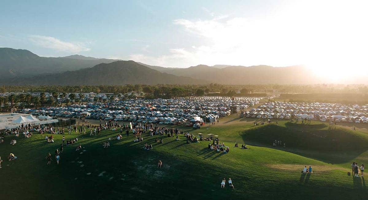 ilustrasi camping di Coachella