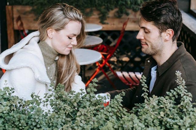 ilustrasi mengutarakan perasaan