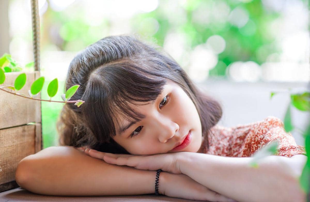 ilustrasi wanita tenang