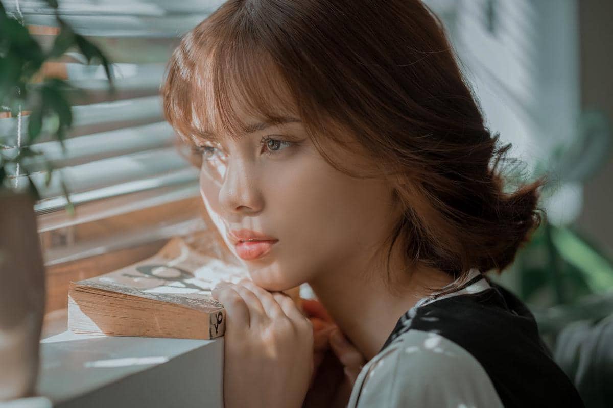 ilustrasi wanita tenang