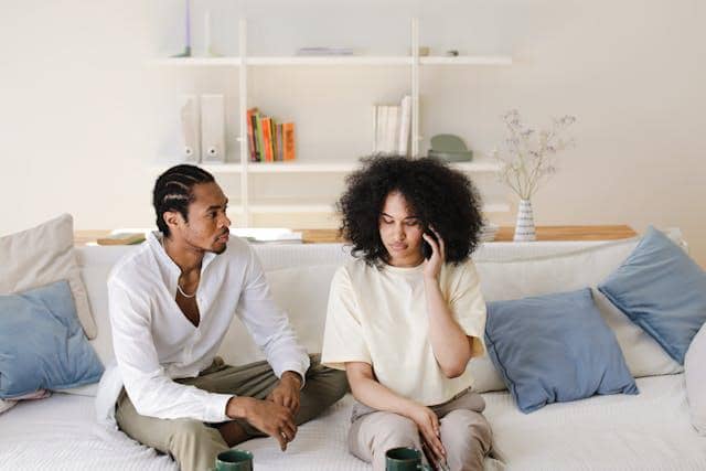 ilustrasi percaya dengan pasangan