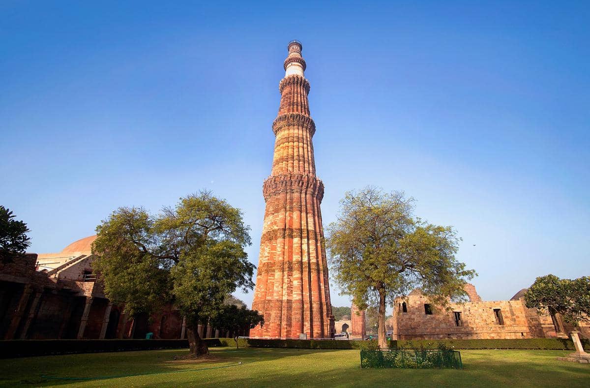 6 Fakta Unik Qutub Minar, Menara Batu Bata Tertinggi di Dunia!