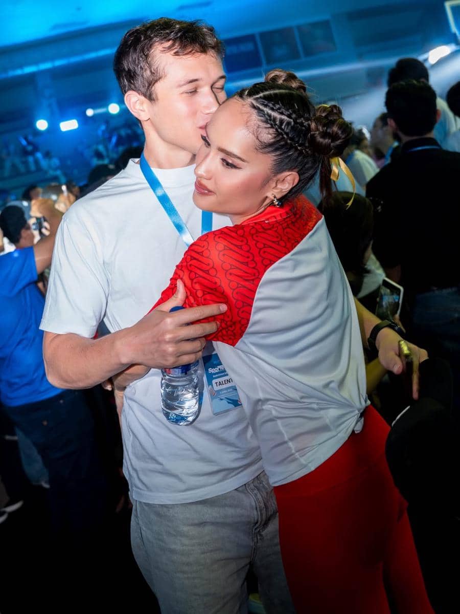 Arya Vasco dampingi Cinta Laura dalam turnamen badminton