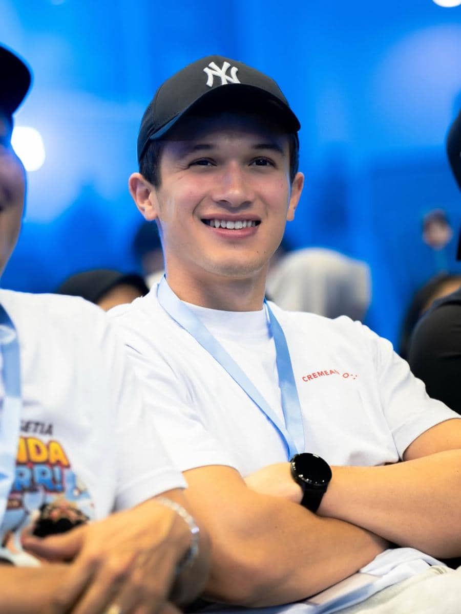 Arya Vasco dampingi Cinta Laura dalam turnamen badminton