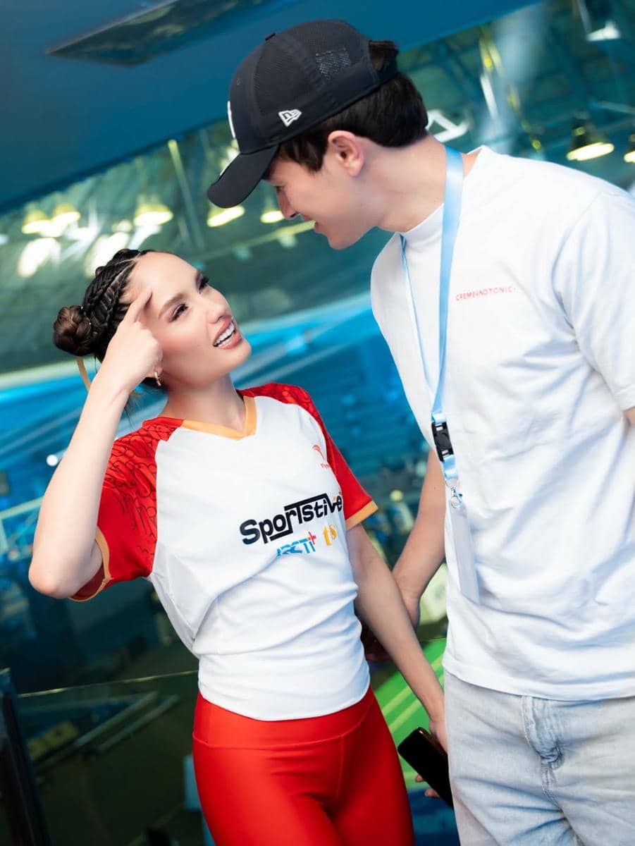 Arya Vasco dampingi Cinta Laura dalam turnamen badminton