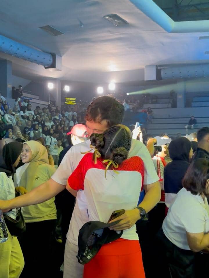 Arya Vasco dampingi Cinta Laura dalam turnamen badminton