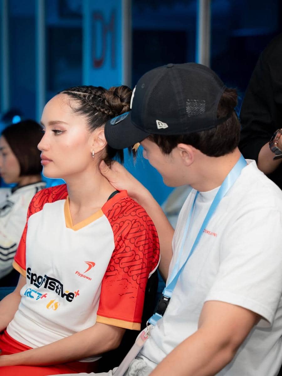 Arya Vasco dampingi Cinta Laura dalam turnamen badminton