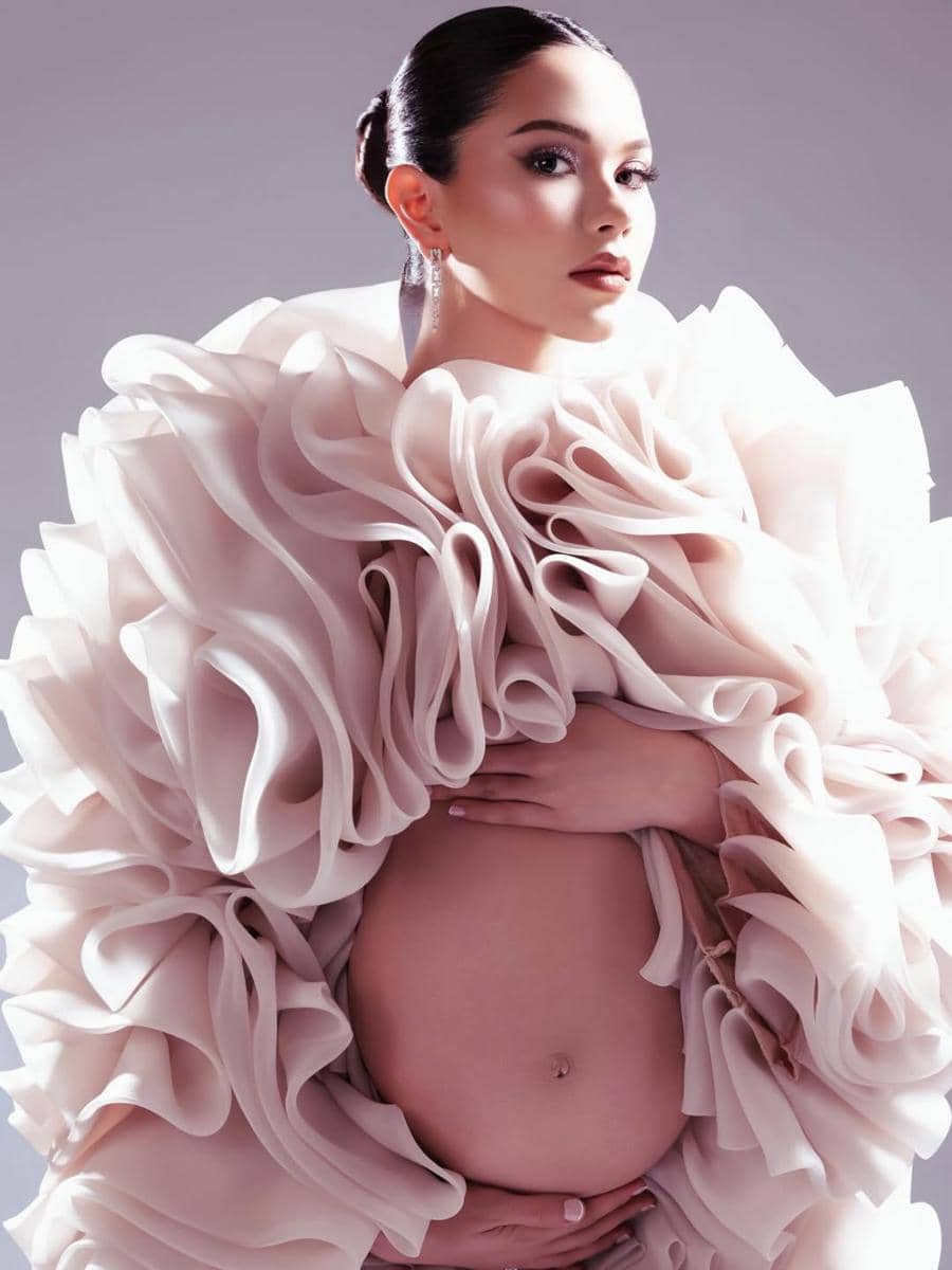 Gaya Maternity Shoot Alyssa Daguise (instagram.com/alyssadaguise)