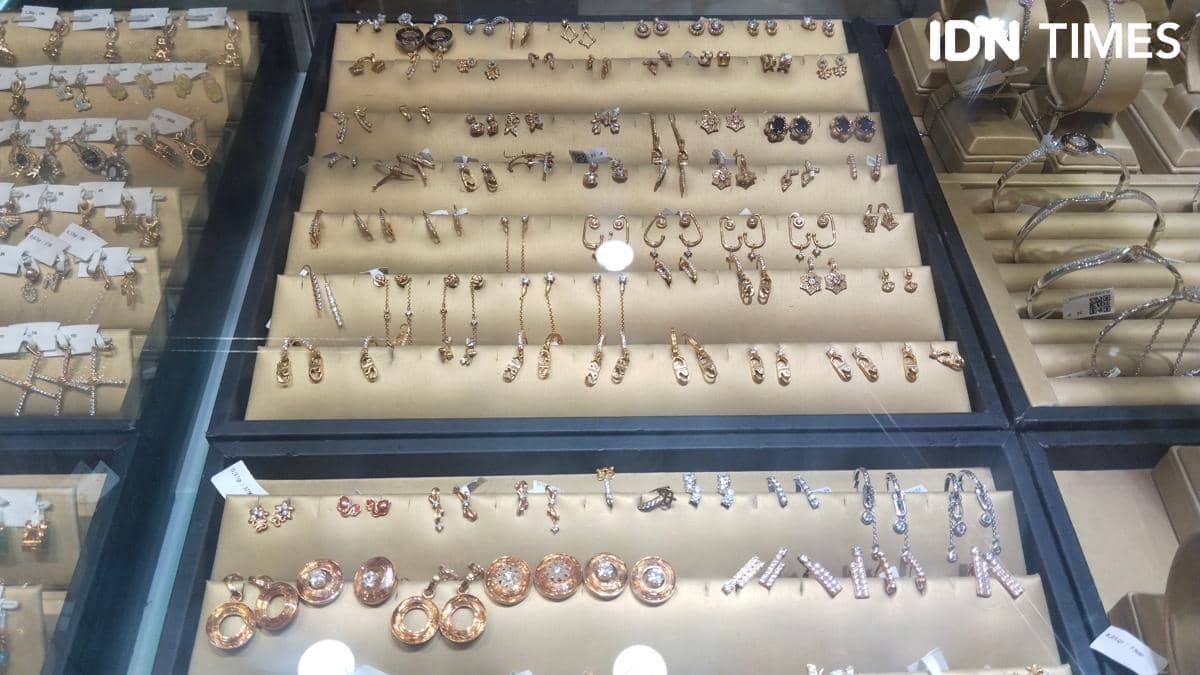 Emas Perhiasan (IDN Times/Feny Maulia Agustin)