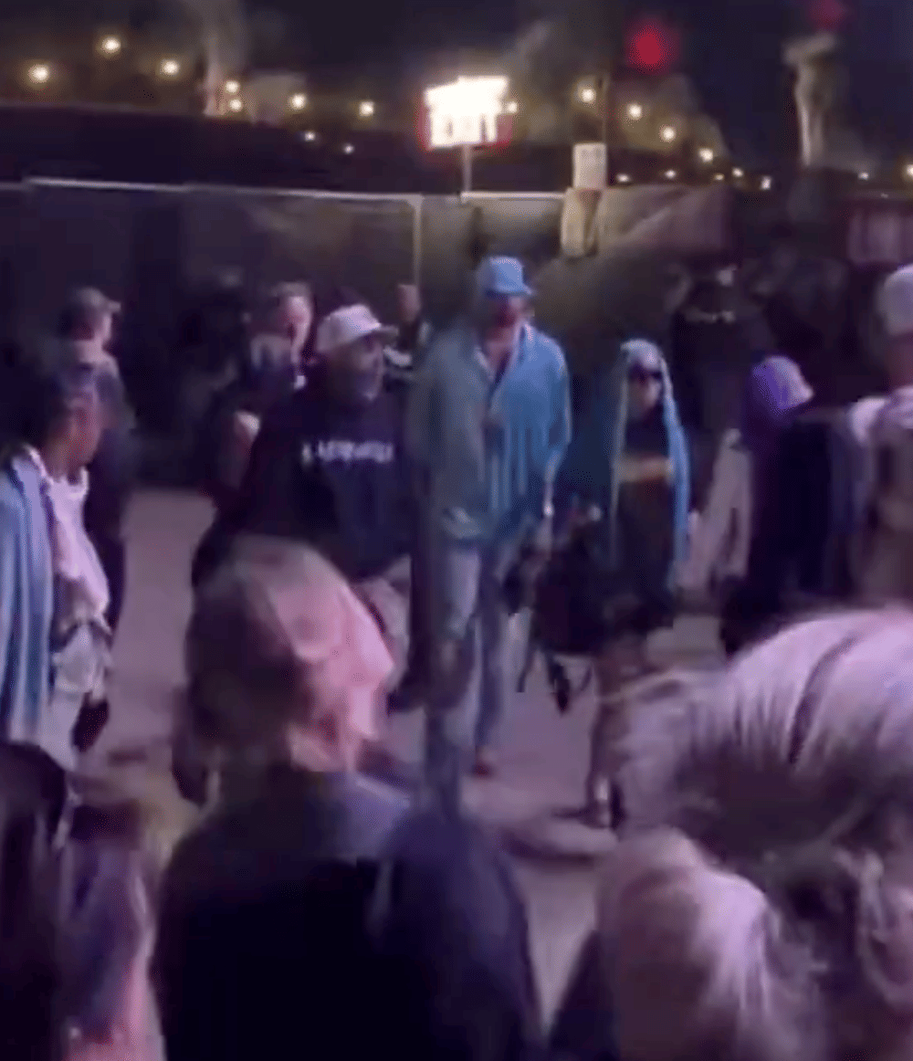 artis nonton JB di Coachella