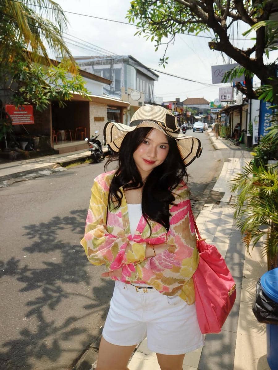 Hairstyle ala Diva Azzura (instagram.com/diva.azzura)