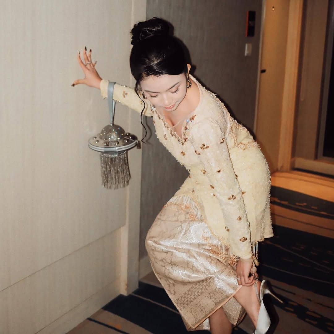 Hairstyle ala Diva Azzura (instagram.com/diva.azzura)