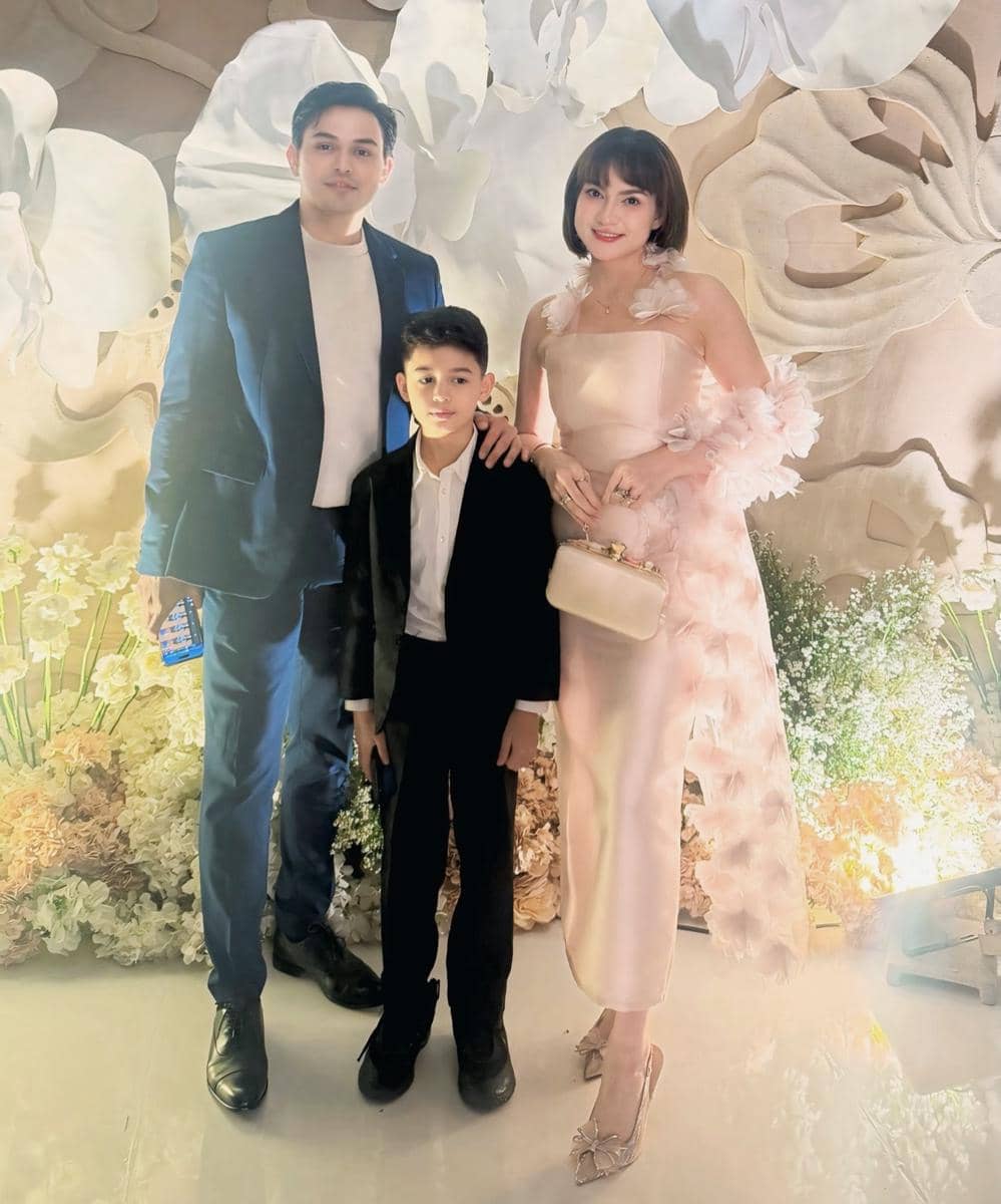 Gaya Seleb di Resepsi Teuku Rassya