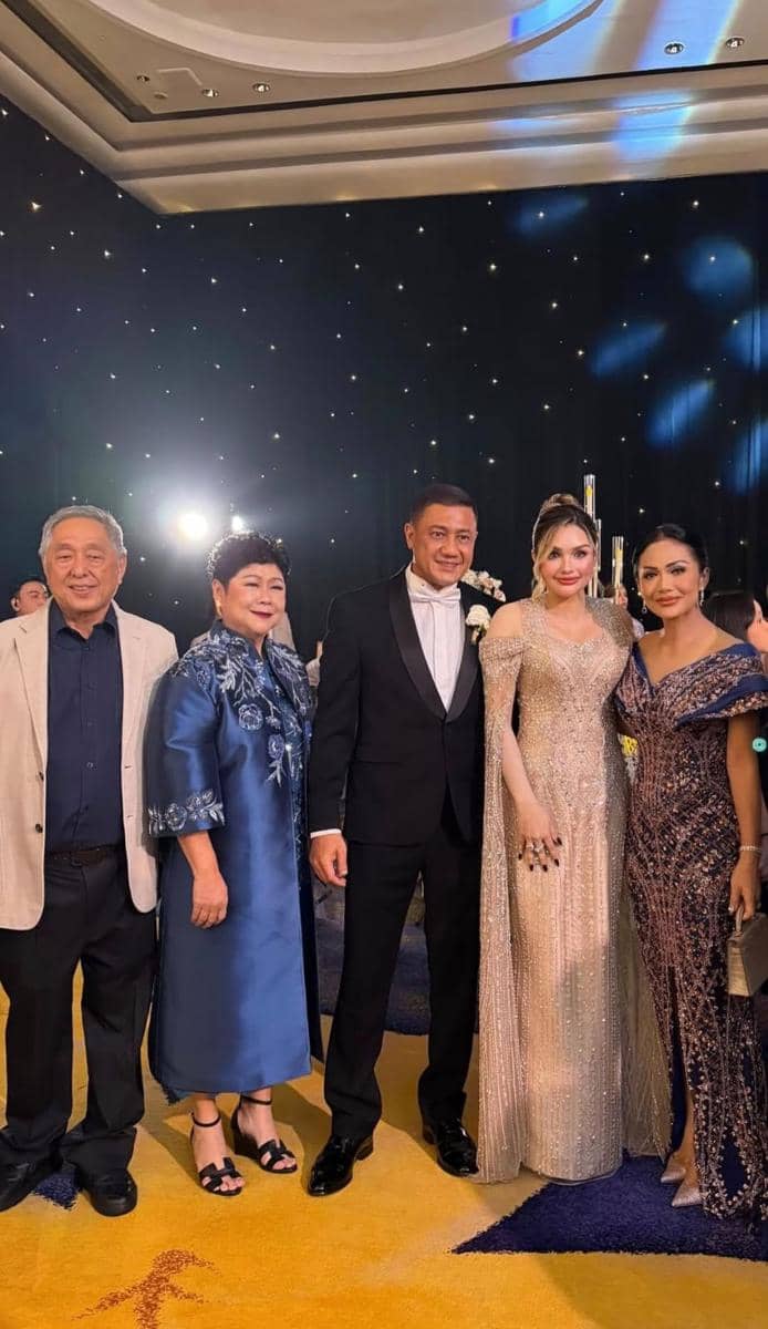 Gaya Seleb di Resepsi Teuku Rassya