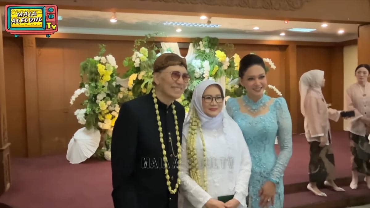 Maia Estianty di acara pernikahan keluarga