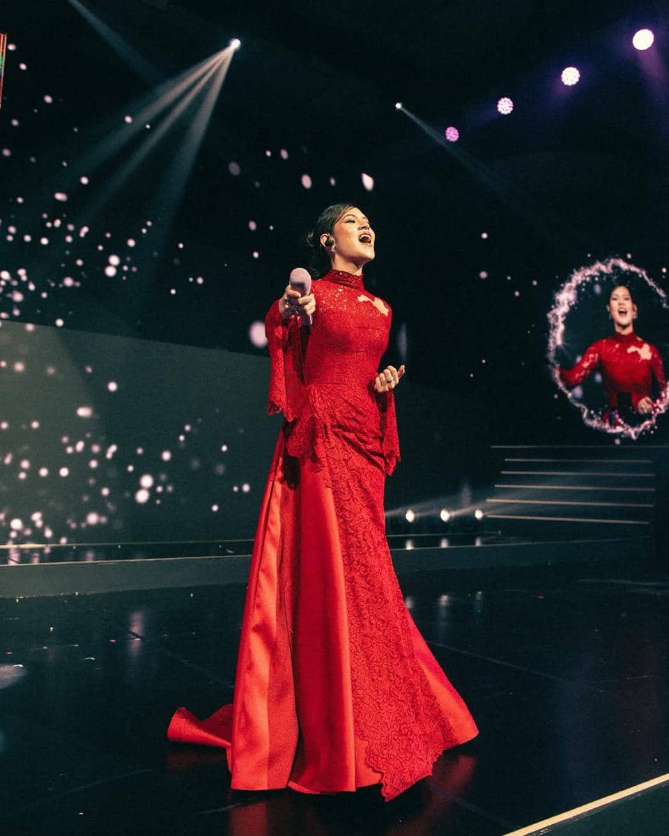 gaya Raisa saat duet dengan King Nassar