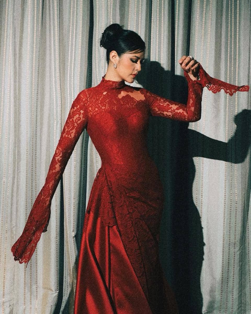 gaya Raisa saat duet dengan King Nassar