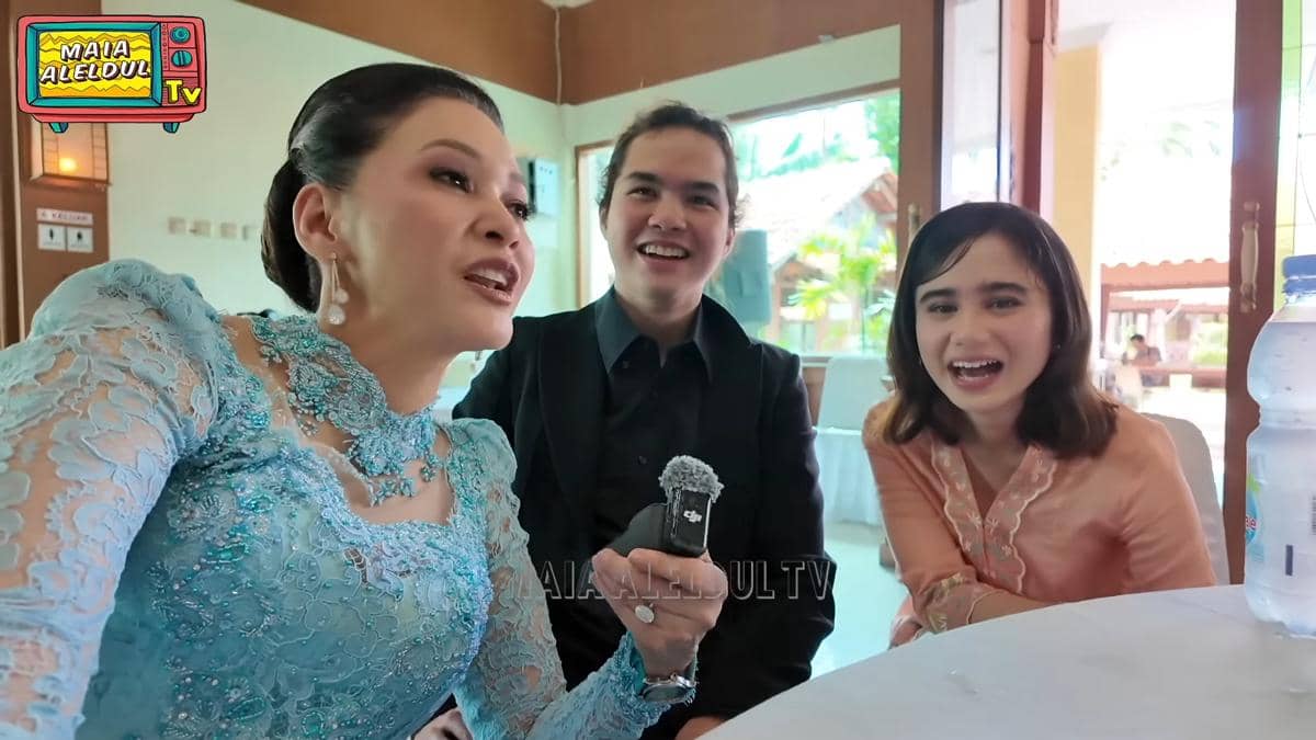 Maia Estianty, Dul Jaelani, dan Tissa Biani di acara pernikahan keluarga