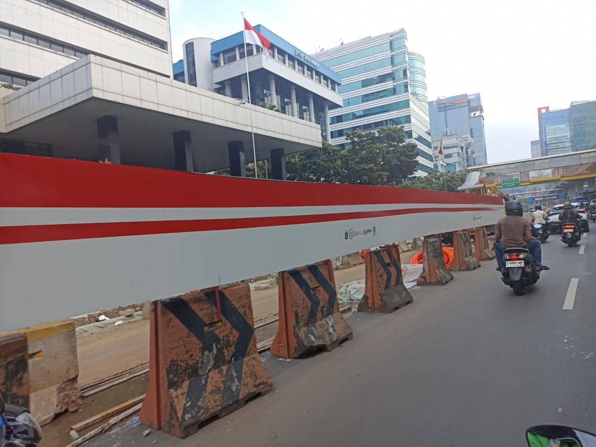 Kondisi Jalan Rasuna Said Kuningan, Senin (13/4/2026).