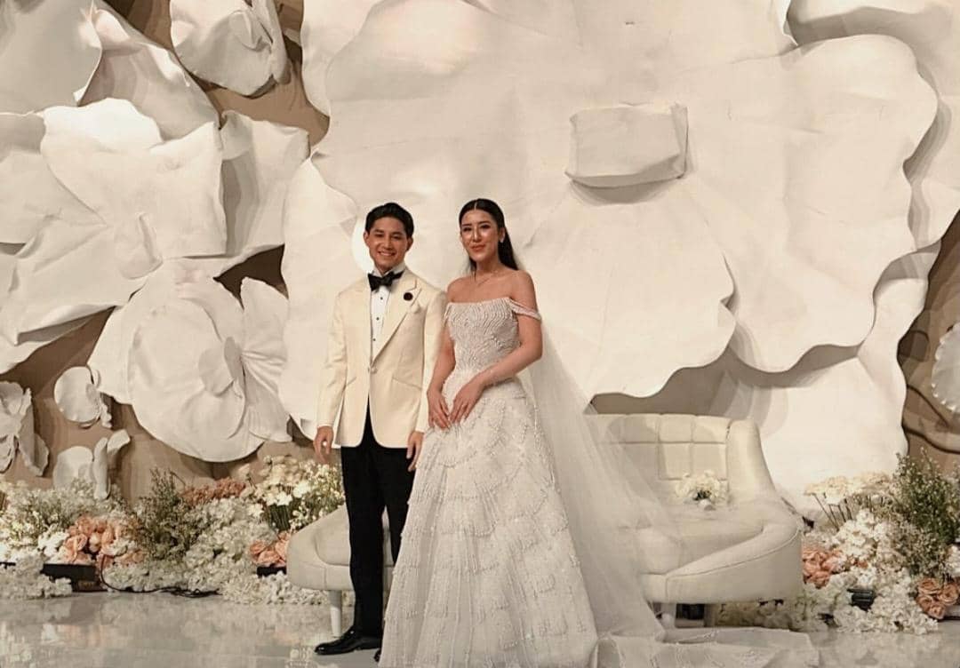 7 Dekorasi Resepsi Teuku Rassya, Bertabur Bunga dengan Konsep Unik