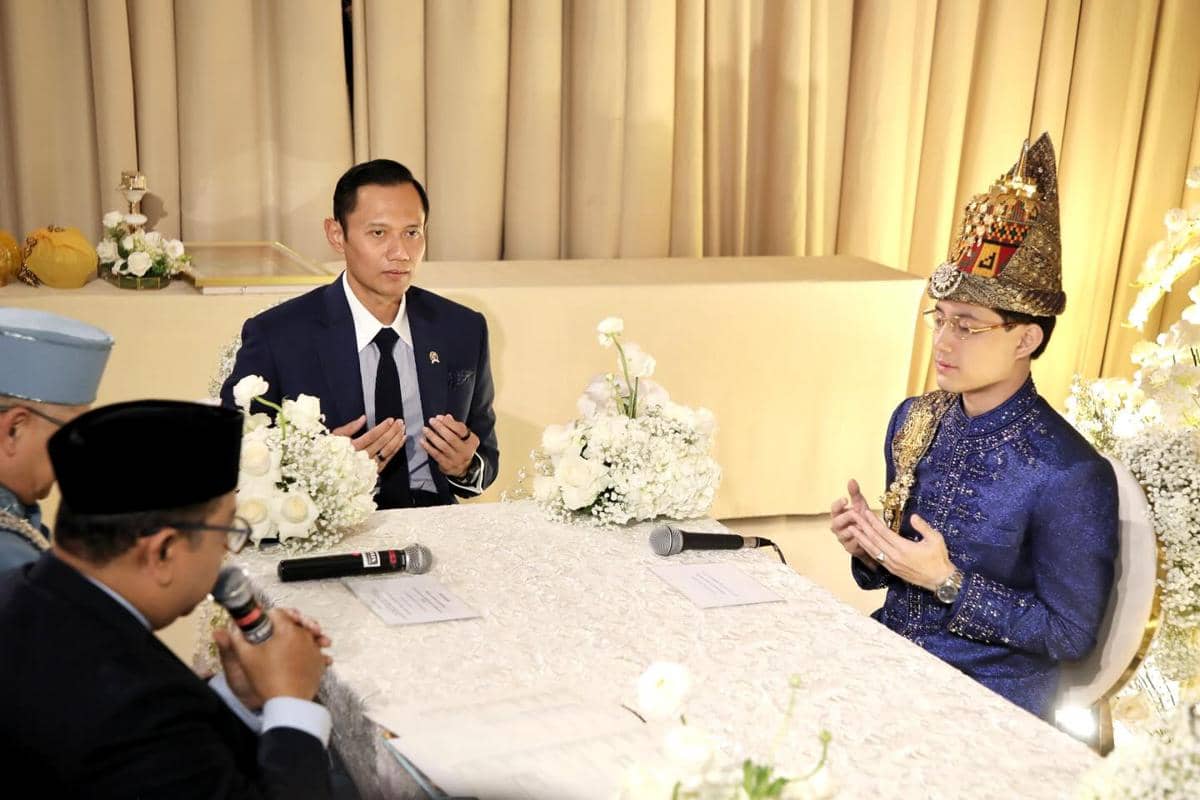 Agus Yudhoyono menjadi saksi pernikahan Teuku Rassya dan Cleantha Islan