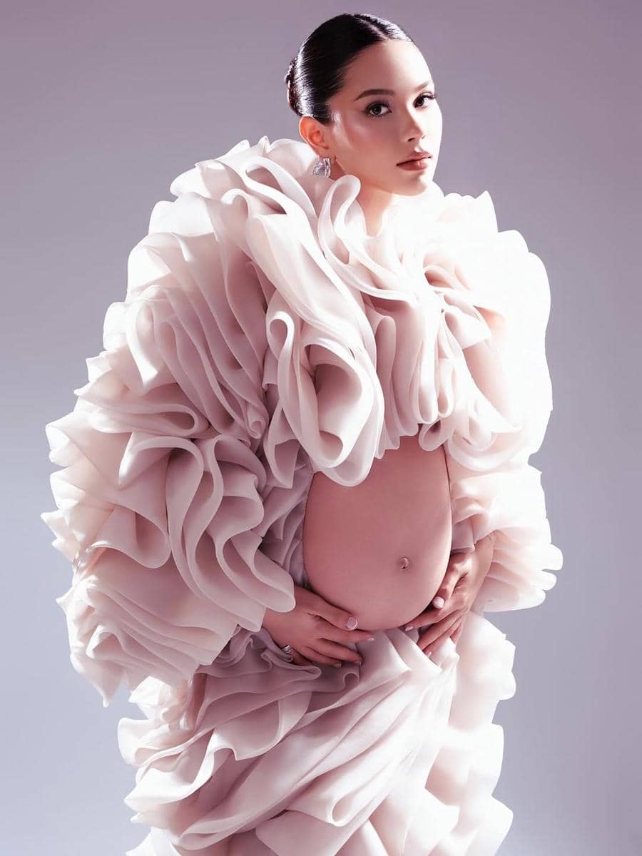 Gaya Maternity Shoot Alyssa Daguise (instagram.com/alyssadaguise)