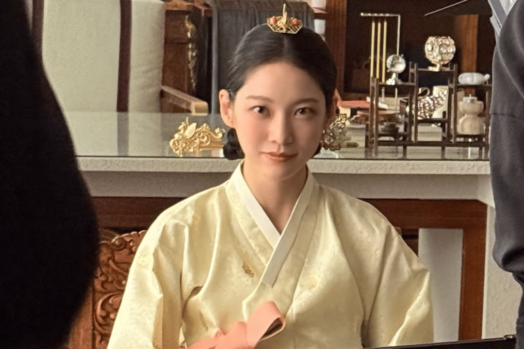 potret Gong Seung Yeon di Perfect Crown