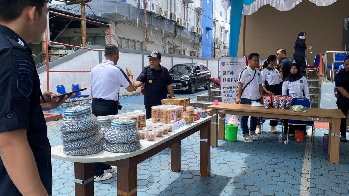 Kanwil Ditjenpas Kalbar gelar bazar produk UMKM WBP.