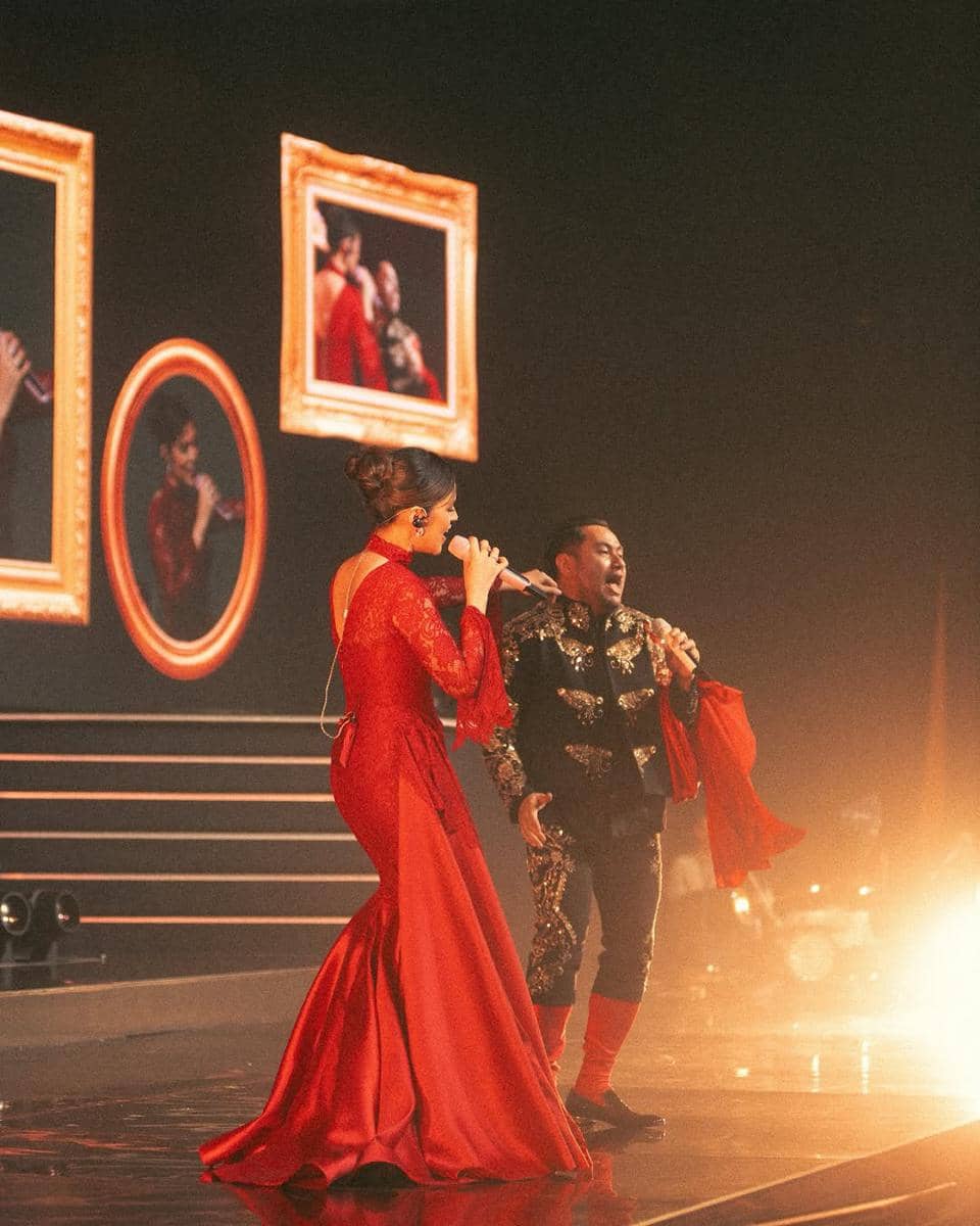 gaya Raisa saat duet dengan King Nassar