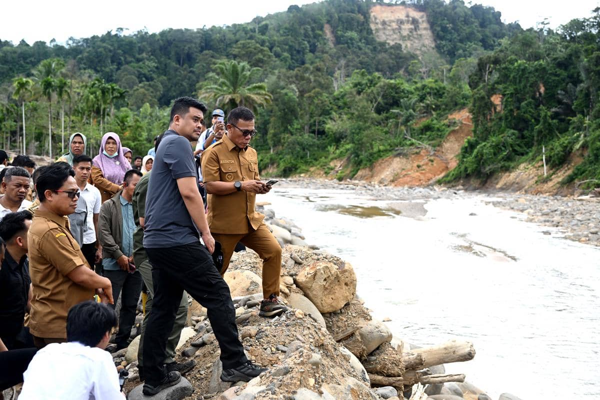 Gubernur bersama Bupati Tapteng Tinjau Sungai Baderi - 1.jpg.jpeg