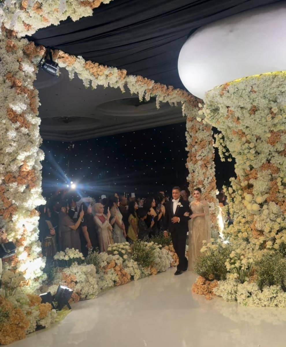 Resepsi pernikahan Teuku Rassya dan Cleantha Islan. 