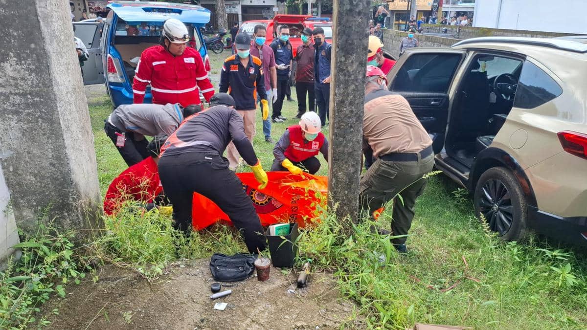 Sesosok mayat pria ditemukan di dalam sebuah mobil Honda BRV yang terparkir di Balai Padukuhan Pojok Tiyasan, Condongcatur, Depok, Sleman