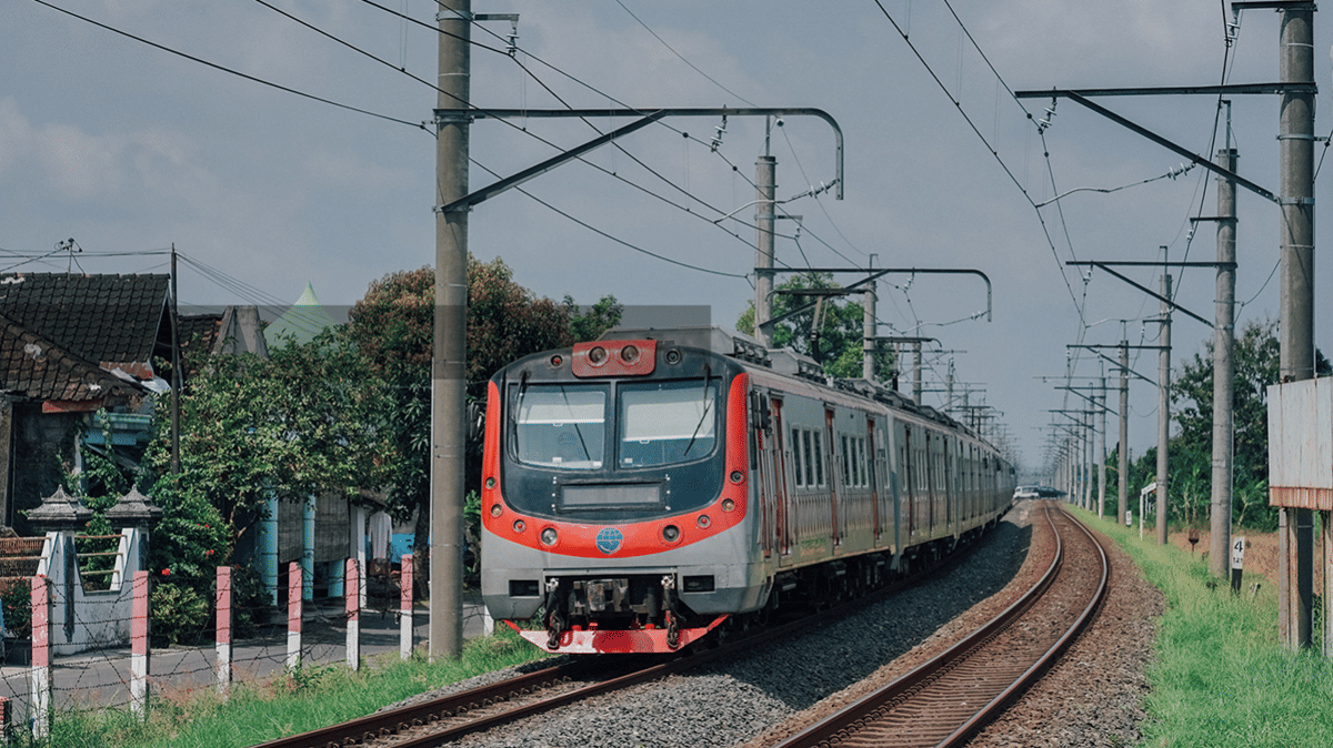 Aliran Listrik Tersambar Petir, KRL Tanah Abang–Rangkasbitung Terganggu